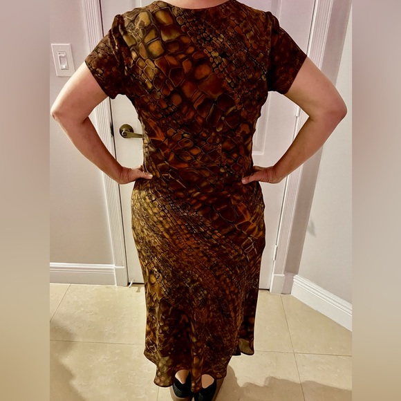 2 Women V- Neck Form one purple sleeveless & another one: short sleeve same size - Picture 7 of 8